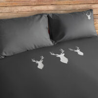 Bettwäsche aus satiniertem Stoff mit Hirschkopf Stickerei, DEER beige