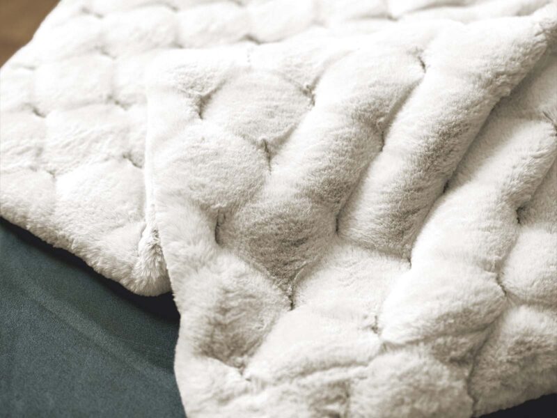 Steppdecke aus Kunstfell, 130 x 160 cm, weich und warm für Sofa und Bett, RHOMBUS – Daunex