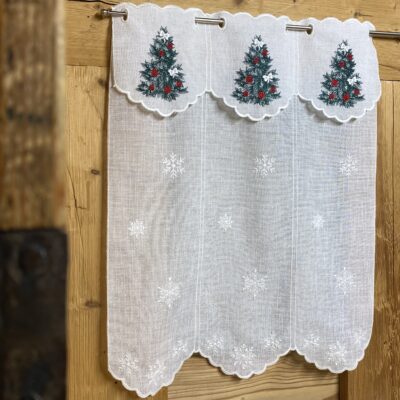 Scheibengardine nach Maß, bestickt mit Schneekristalle und Weihnachtsbaum mit Glitzer, M-7224a