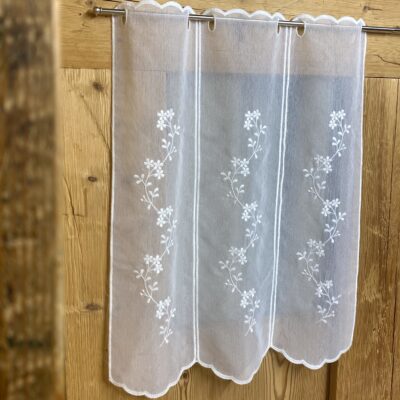 Scheibengardine Shabby Chic, Bistrogardine Weiß Transparent mit Blumenstickerei M-8211