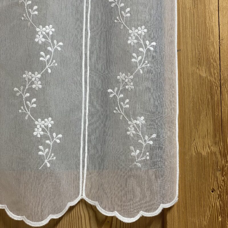 Scheibengardine Shabby Chic, Bistrogardine Weiß Transparent mit Blumenstickerei M-8211