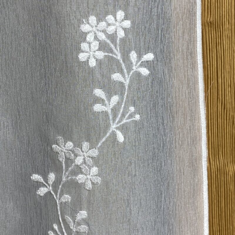 Scheibengardine Shabby Chic, Bistrogardine Weiß Transparent mit Blumenstickerei M-8211