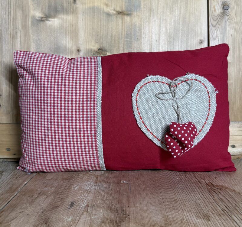 Dekokissen mit Herz Rot, Tiroler Landhausstil mit Füllung 30×50 cm