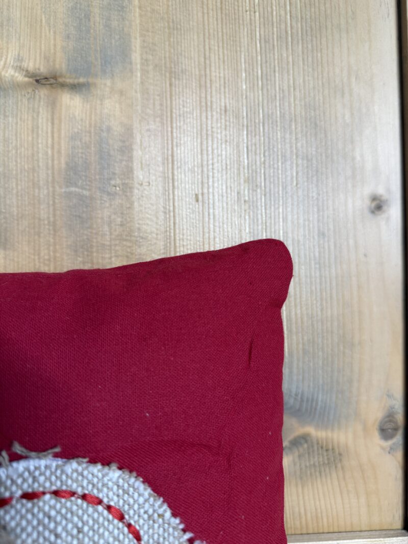 Dekokissen mit Herz Rot, Tiroler Landhausstil mit Füllung 30×50 cm