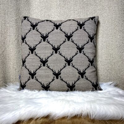 Dekokissen Hirsch Motiv Schwarz und Beige 44×44 cm, modernen Landhausstil, Chalet Look
