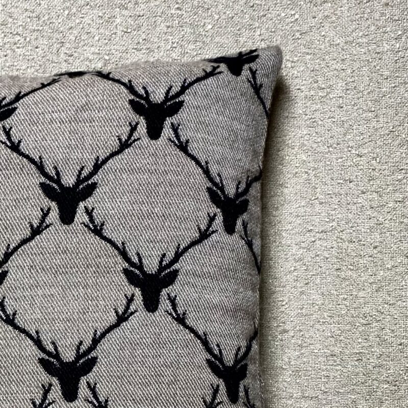 Dekokissen Beige mit schwarzem Hirschmotiv 44×44 cm, modernen Landhausstil, Chalet Look