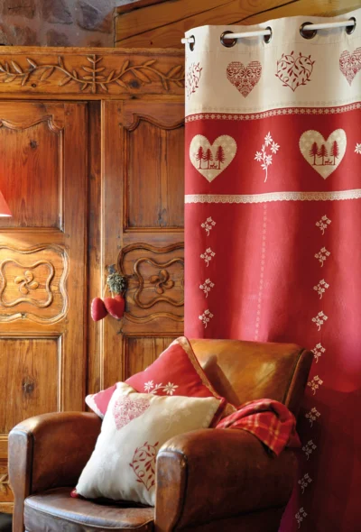 Vorhang mit Herzbordüre, Farbe rot, MODANE, 140×260 mit Ösen,