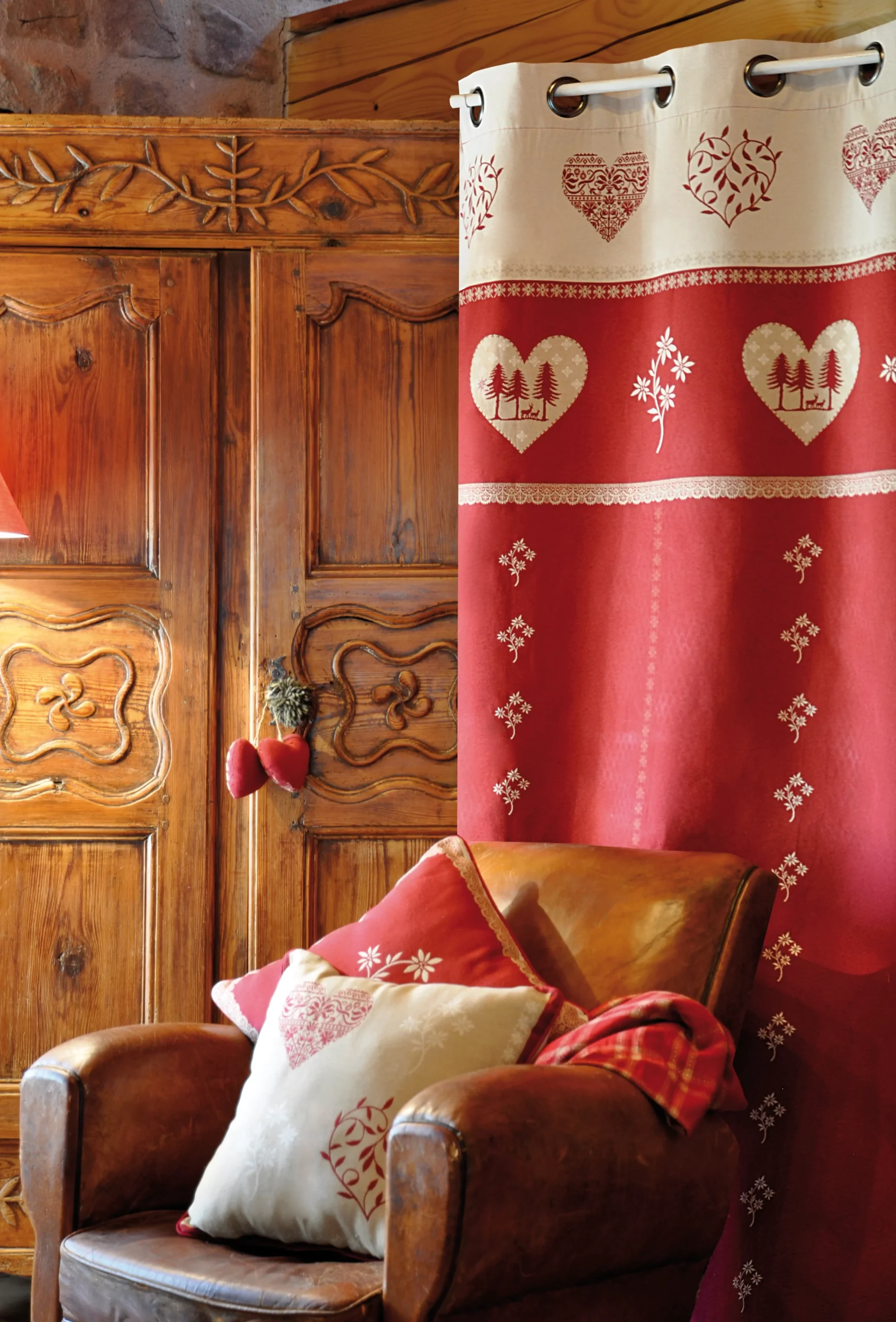 Vorhang mit Herzbordüre, Farbe rot, MODANE, 140×260 mit Ösen, Vorhang mit Herzbordüre, Farbe rot, MODANE, 140×260 mit Ösen,