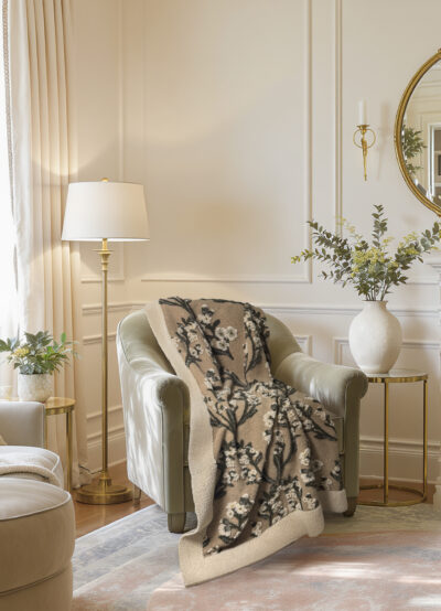 Plaiddecke RAMAGE mit floralem Muster, 150 × 200 cm, Beige und Grün