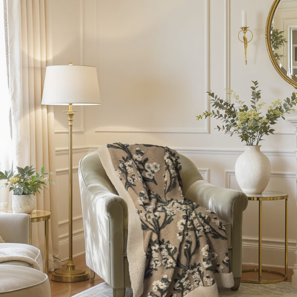 Plaiddecke RAMAGE mit floralem Muster, 150 × 200 cm, Beige und Grün