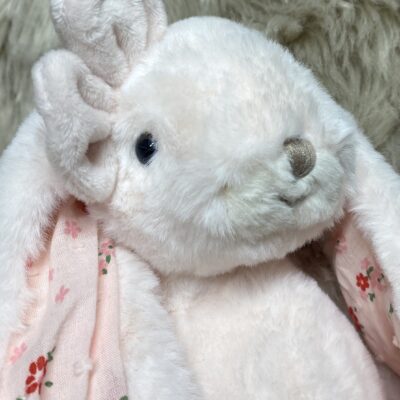 Häschen KANINA floral, weiches Kuscheltier, Baby- und Kinderspielzeug, Farbe rosa