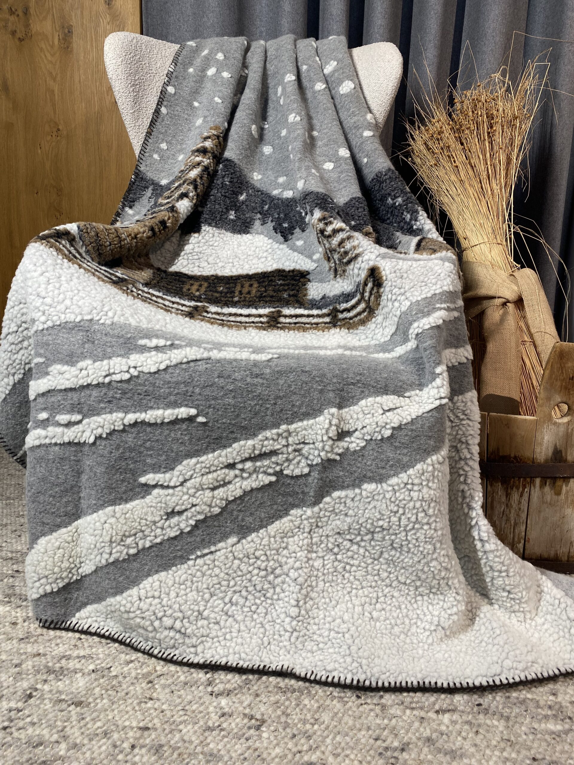 Wolldecke, Berghütte und Winterlandschaft, 150×170 cm, Chalet Stil Wolldecke, Berghütte und Winterlandschaft, 150×170 cm, Chalet Stil