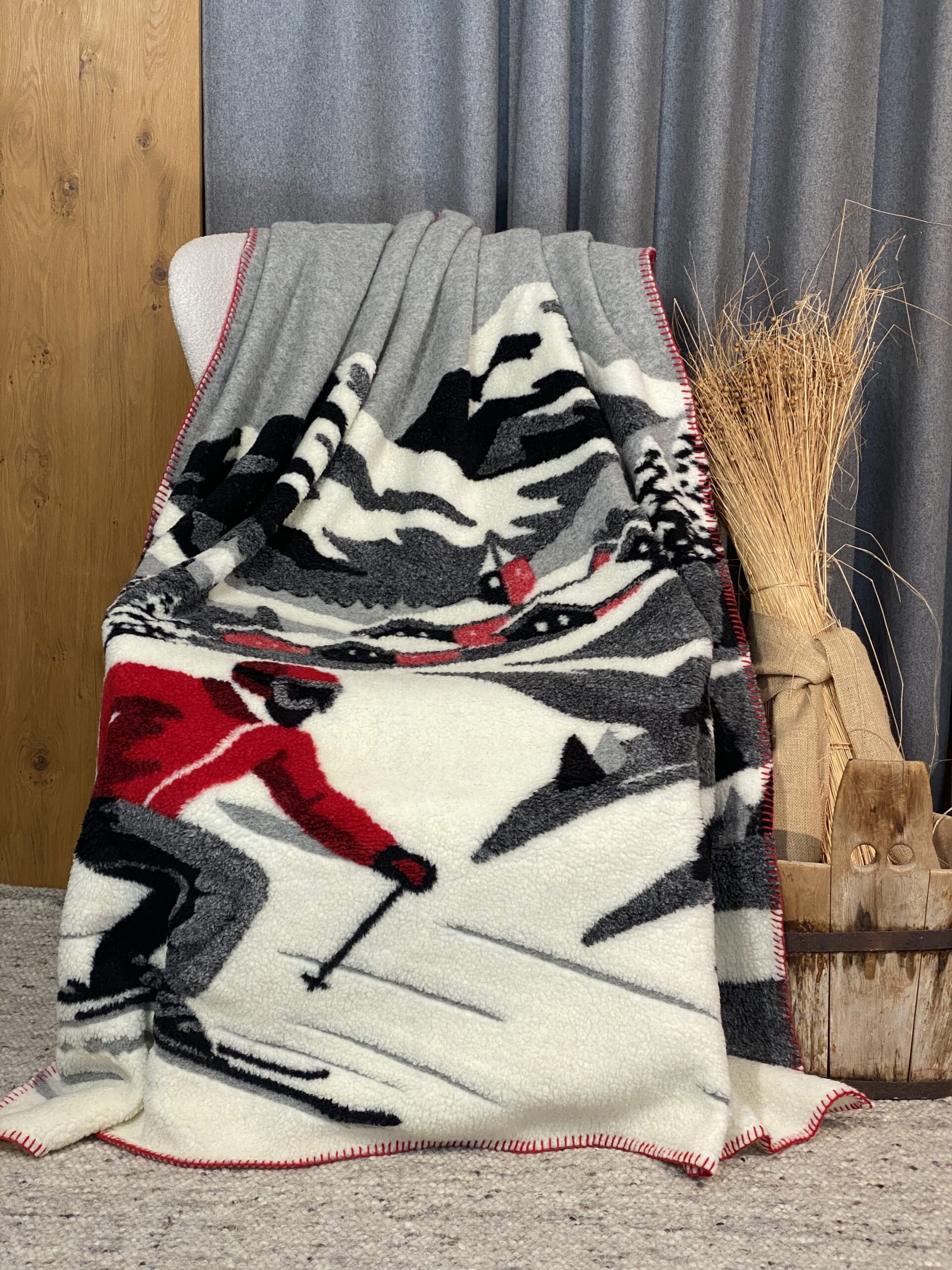 Wolldecke, Skifahrer und Berge, 150×170 cm, Chalet-Stil Wolldecke, Skifahrer und Berge, 150×170 cm, Chalet-Stil