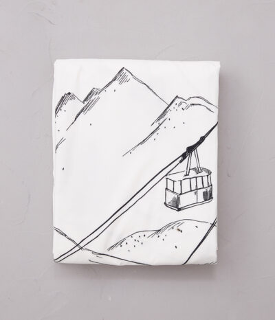 Bettwäsche im alpinen Landhuasstil, Seilbahn-Wintermuster, weiß, SYLVIE THIRIEZ EN PISTE, Baumwollperkal, 250 x 200 cm