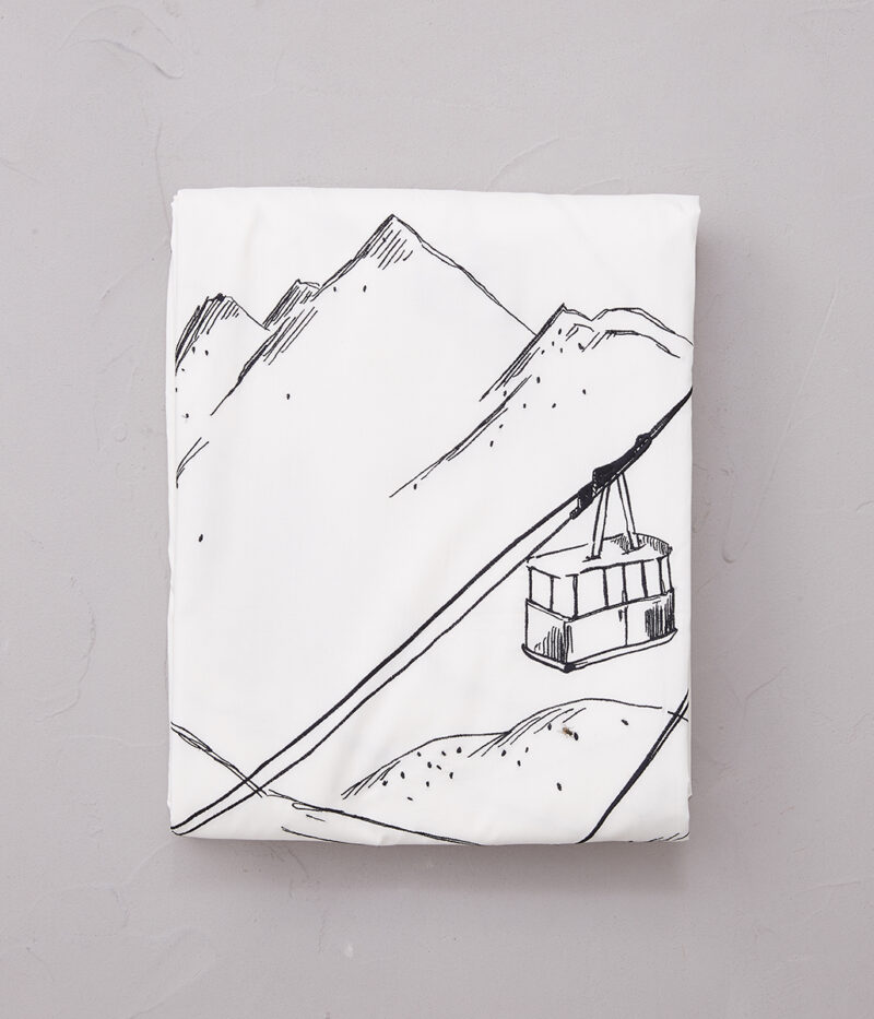 Bettwäsche im alpinen Landhuasstil, Seilbahn-Wintermuster, weiß, SYLVIE THIRIEZ EN PISTE, Baumwollperkal, 250 x 200 cm