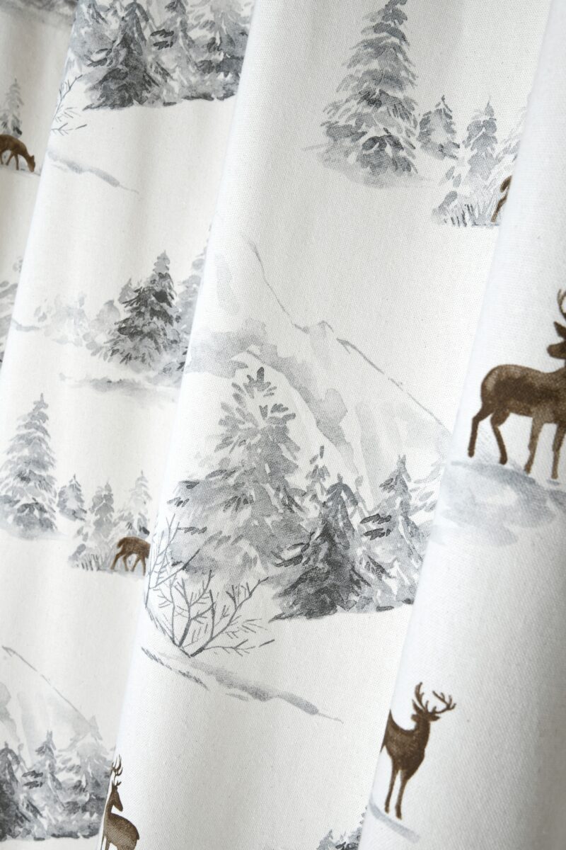Vorhang mit Hirsch und Winterwaldsmotiv, 140×240 cm mit festen Ösen