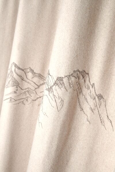 Vorhang mit alpinen Bergmotiv, Wolloptik mit festen Ösen, beige, 140 x 240 cm