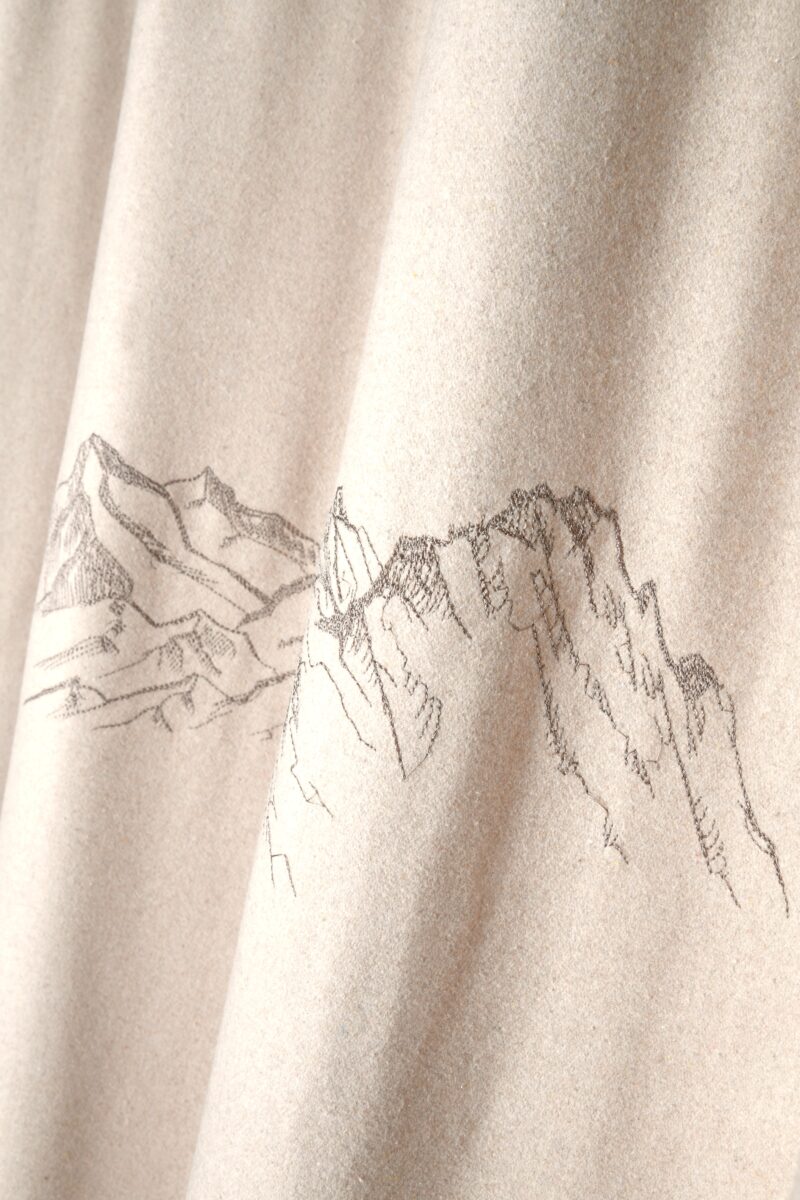 Vorhang mit alpinen Bergmotiv, Wolloptik mit festen Ösen, beige, 140 x 240 cm