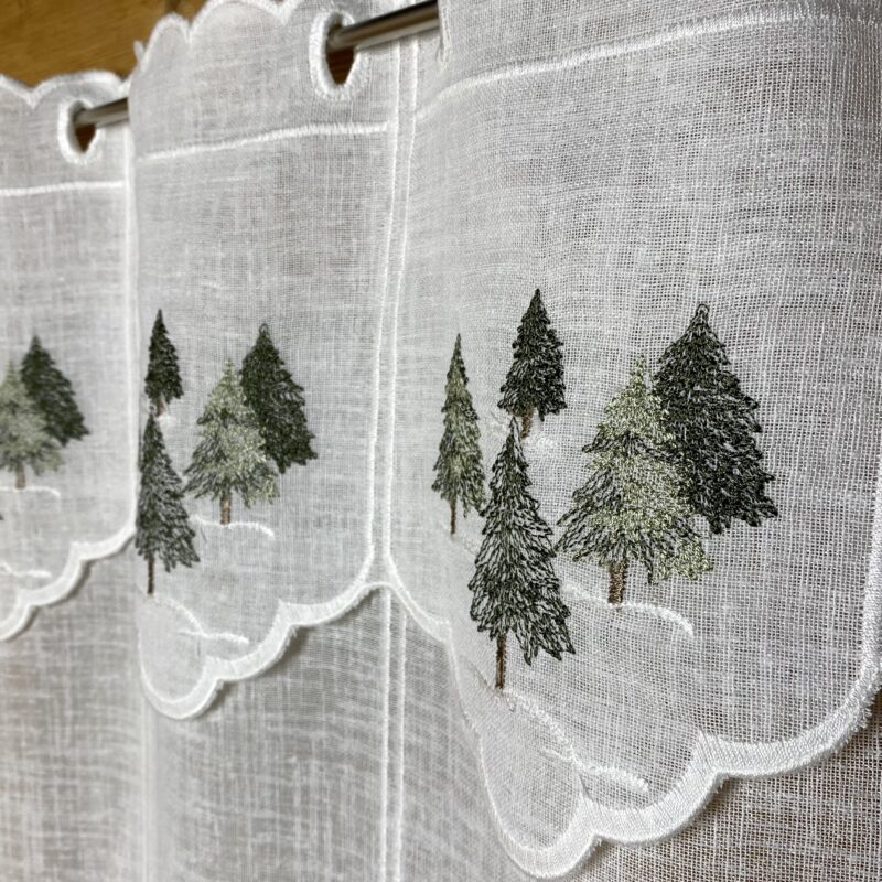 Scheibengardine nach Maß, bestickt mit Tannenbäume, Landhausstil