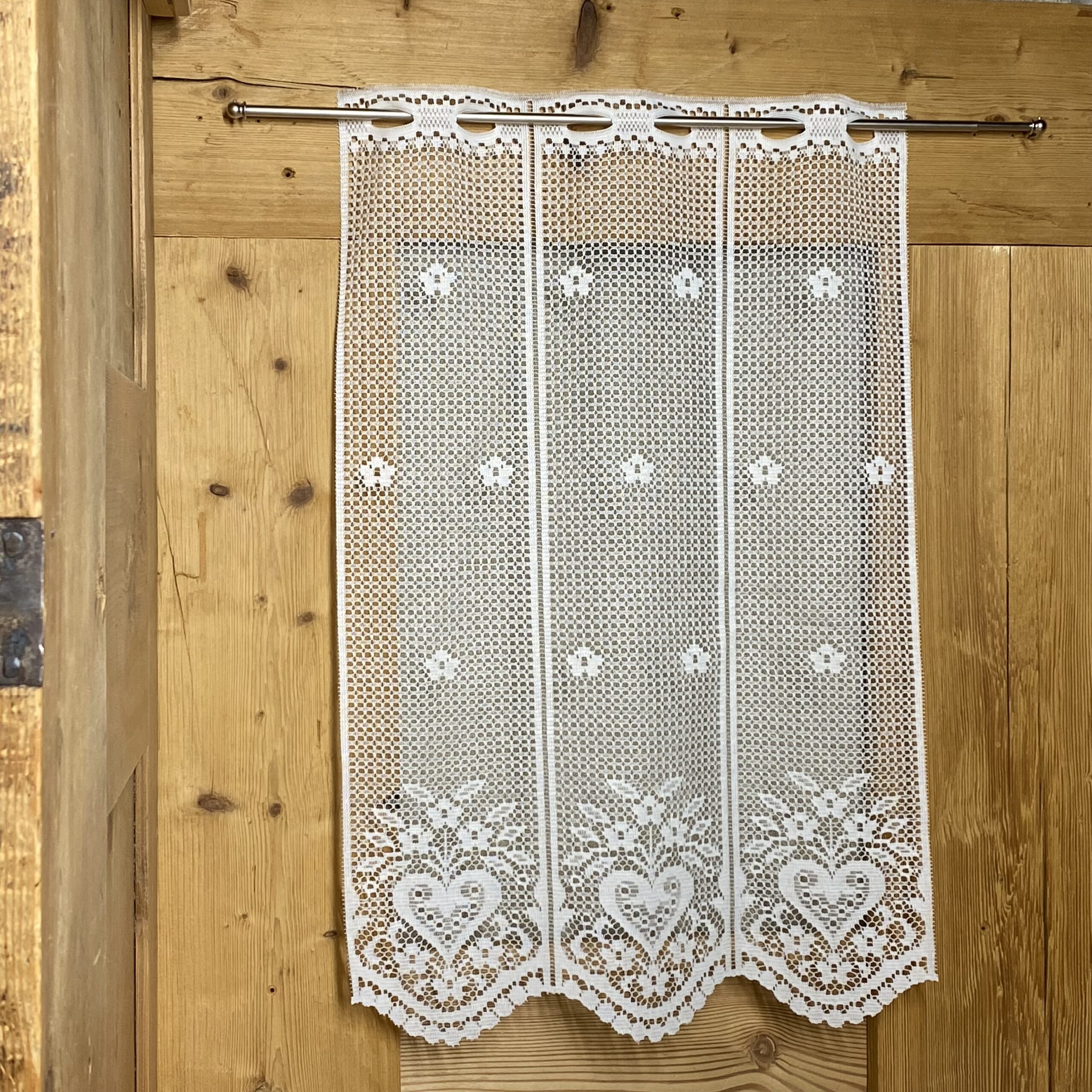 Spitzengardine mit Herzen und Blumen für Fenster, Shabby Chic, Tiroler Landhausstil Spitzengardine mit Herzen und Blumen für Fenster, Shabby Chic, Tiroler Landhausstil
